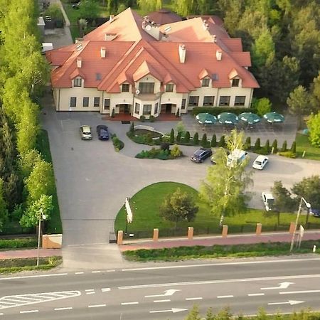 Maxima Hotel Wolanów Buitenkant foto