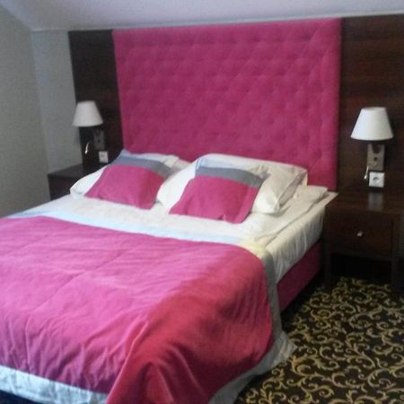 Maxima Hotel Wolanów Buitenkant foto